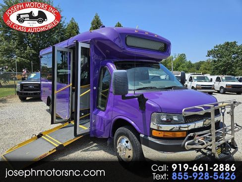 Used 2015 Chevrolet Express 4500 w/ Shuttle Bus Package RWD image 1