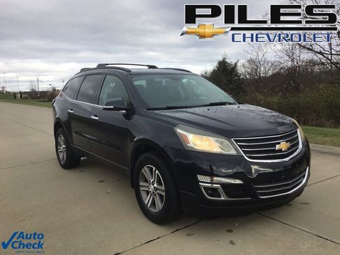 Used 2017 Chevrolet Traverse LT image 1