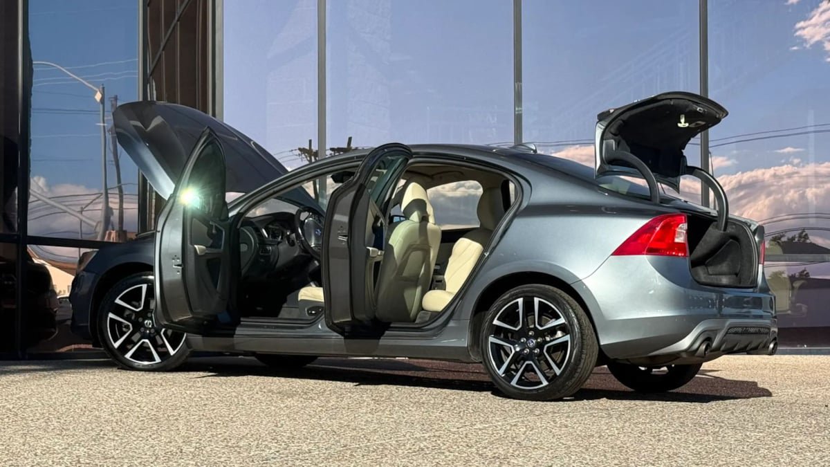 Used 2017 Volvo S60 T5 Dynamic FWD image 28