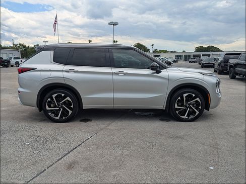 Used 2024 Mitsubishi Outlander SEL FWD image 3
