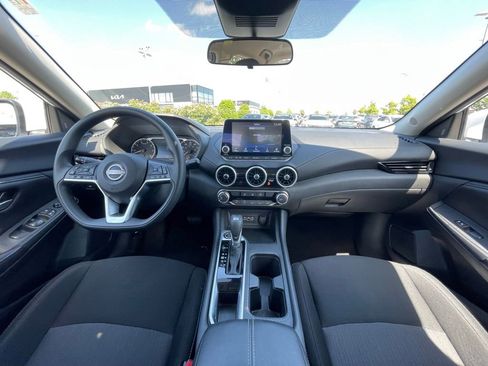 Used 2025 Nissan Sentra SV FWD image 27