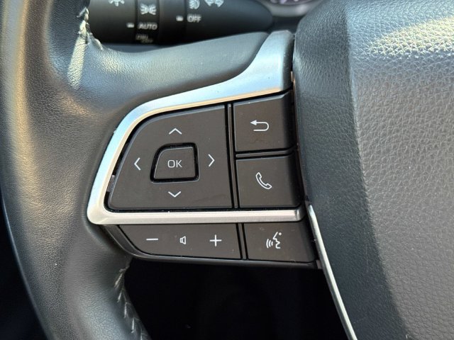 Used 2023 Toyota Highlander XSE FWD image 25