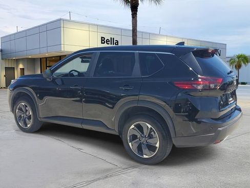 Used 2025 Nissan Rogue SV FWD image 3
