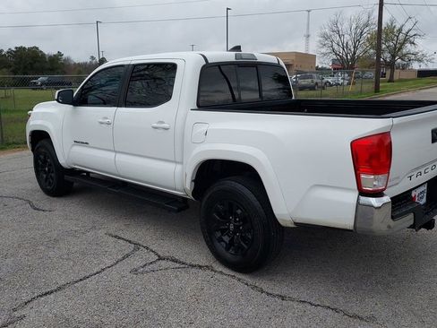 Used 2017 Toyota Tacoma SR5 w/ Tow Package image 5