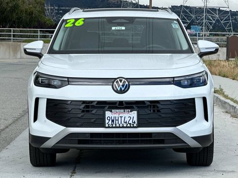 Certified 2026 Volkswagen Tiguan SE w/ Panoramic Sunroof Package AWD/4WD image 9