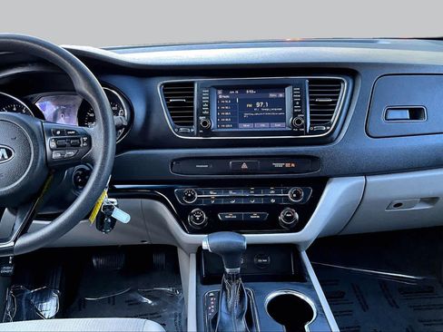 Used 2019 Kia Sedona LX FWD image 7