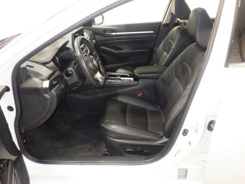 Used 2024 Nissan Altima 2.5 SR w/ SR Premium Package AWD/4WD image 8