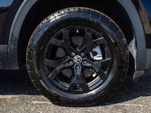 Used 2024 Volkswagen Atlas Peak Edition SE AWD/4WD image 7