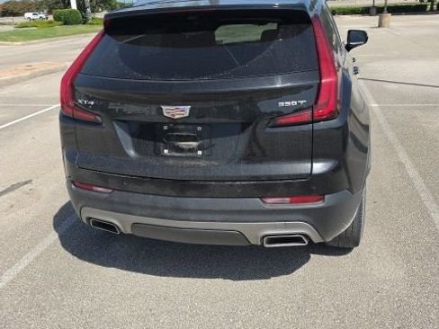 Used 2022 Cadillac XT4 Premium Luxury w/ Technology Package FWD image 6