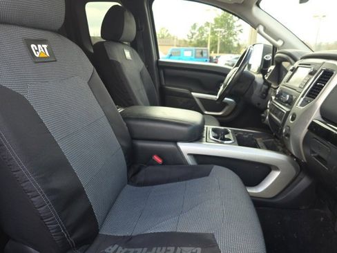 Used 2018 Nissan Titan SV w/ SV Convenience Package image 12