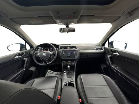 Used 2020 Volkswagen Tiguan SE w/ Panoramic Sunroof Package image 17