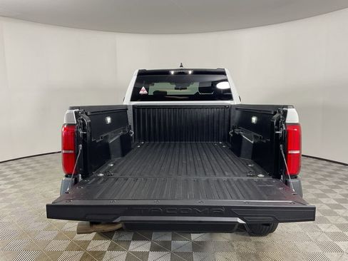Used 2025 Toyota Tacoma SR image 19