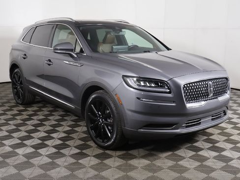 Used 2021 Lincoln Nautilus Reserve w/ Monochromatic Package image 2