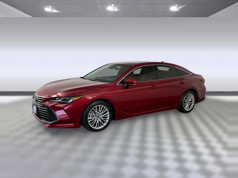 Used 2019 Toyota Avalon Limited image 1