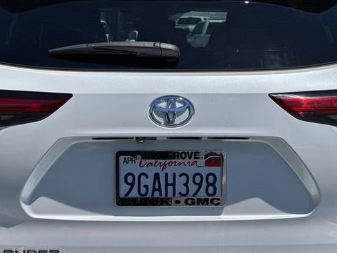 Used 2023 Toyota Highlander XLE FWD image 49
