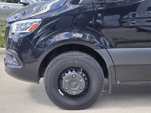 Used 2024 Mercedes-Benz Sprinter 3500 image 8