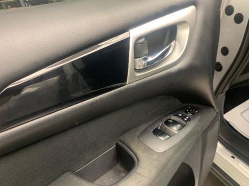 Used 2016 Nissan Pathfinder S FWD image 19