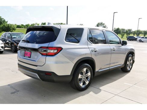 Used 2025 Honda Pilot EX-L image 8