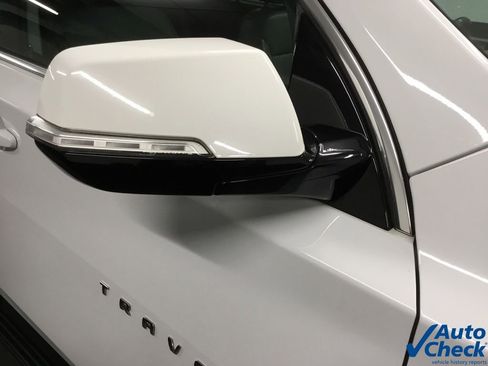 Used 2019 Chevrolet Traverse LT w/ LT Premium Package image 16