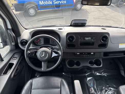 Used 2025 Mercedes-Benz Sprinter 2500 image 18