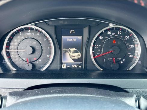 Used 2016 Toyota Camry XSE FWD image 12
