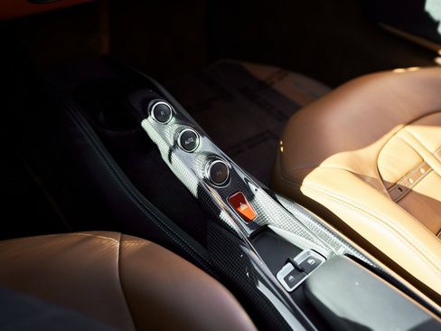 Used 2022 Ferrari F8 Tributo image 60