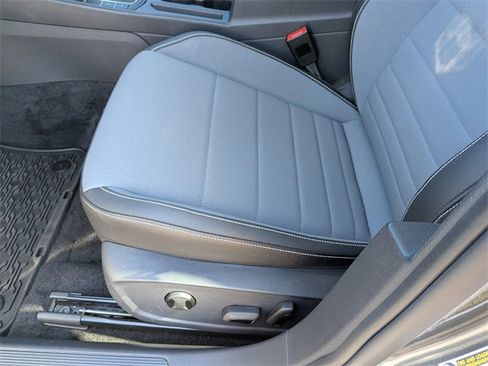 Used 2025 Volkswagen Jetta SE image 21