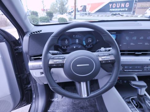 Used 2025 Hyundai Kona SEL AWD/4WD image 12