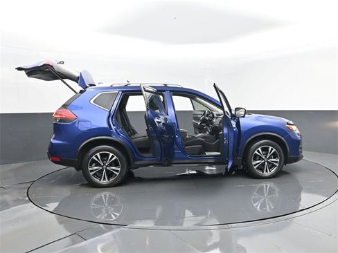 Used 2020 Nissan Rogue SV w/ Premium Package image 29