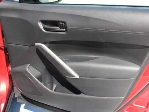 Used 2025 Toyota Corolla Cross AWD Hybrid w/ Moonroof Package image 17
