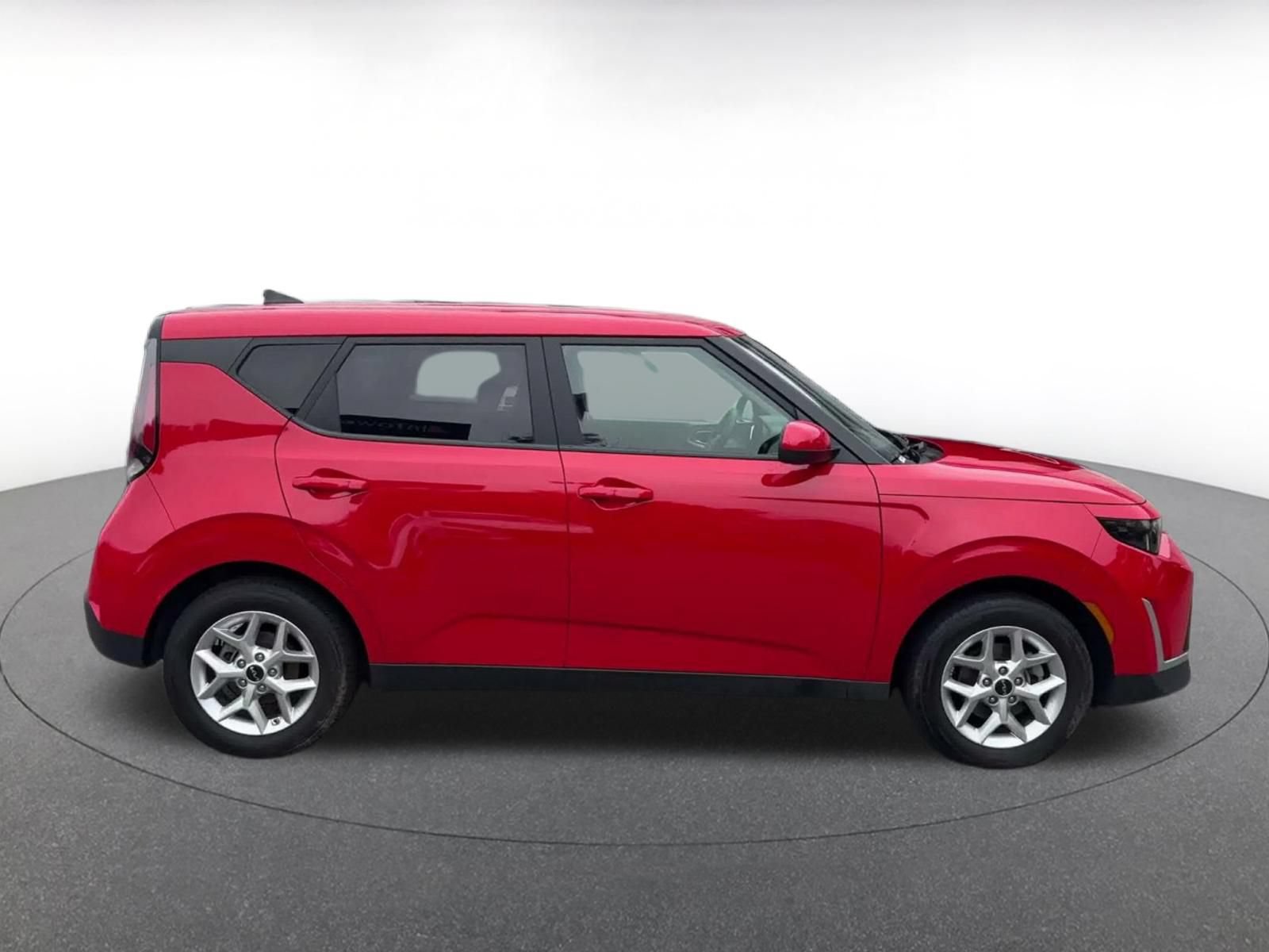 Used 2025 Kia Soul LX w/ LX Technology Package FWD image 15