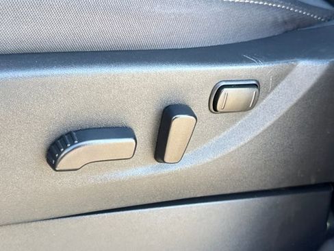 Used 2025 Nissan Frontier SV w/ SV Convenience Package image 6