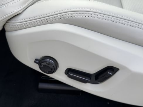 New 2026 Volvo XC60 T8 Ultra w/ Protection Package Premier image 19