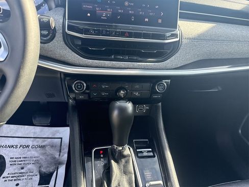 Used 2024 Jeep Compass Latitude image 12