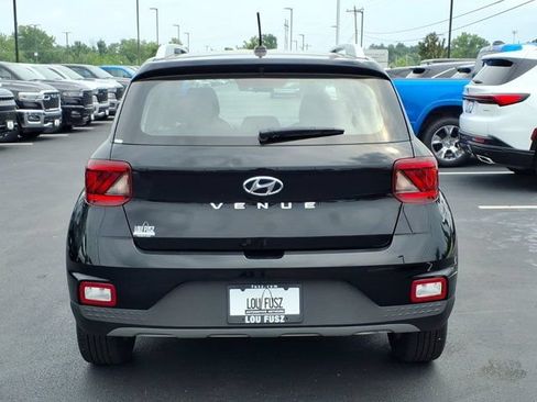Used 2025 Hyundai Venue SEL FWD image 32