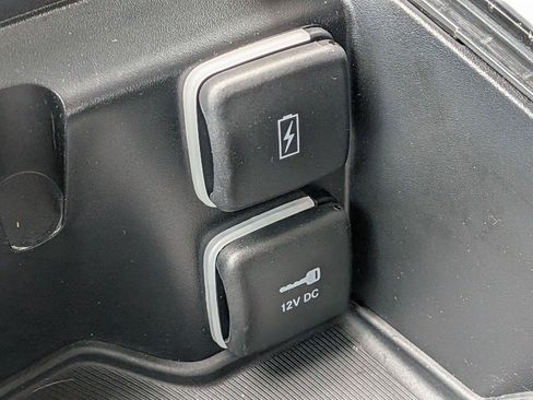Used 2022 Chrysler Pacifica Limited AWD/4WD image 25