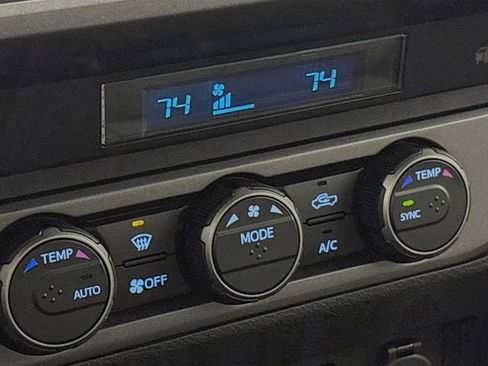 Used 2021 Toyota Tacoma TRD Off-Road image 19