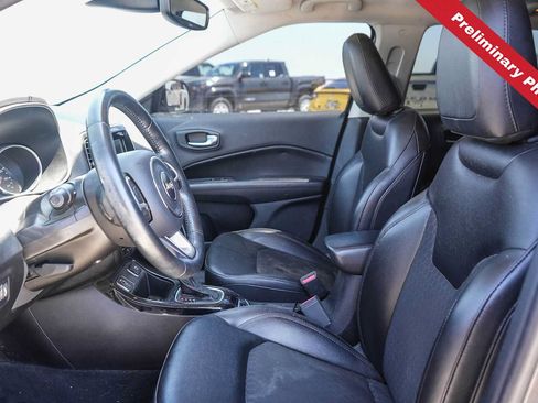 Used 2019 Jeep Compass Latitude FWD image 11