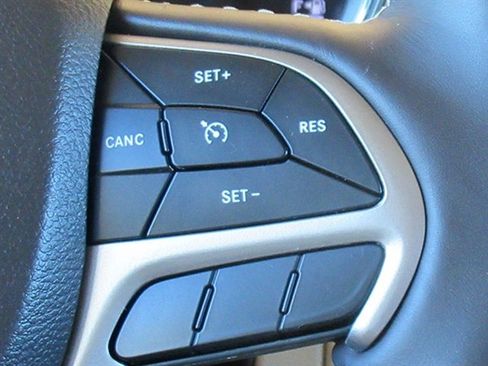 Used 2019 Jeep Grand Cherokee Overland AWD/4WD image 21