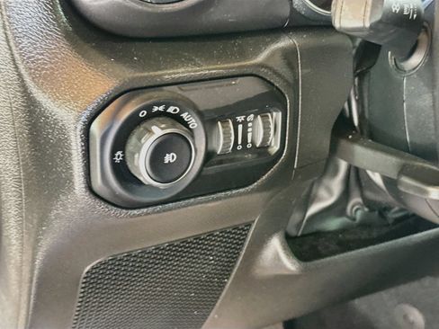 Used 2022 Jeep Wrangler Unlimited Sahara AWD/4WD image 11