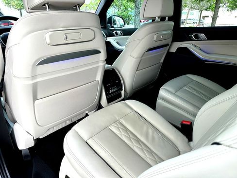 Certified 2025 BMW X7 xDrive40i w/ Premium Package AWD/4WD image 18