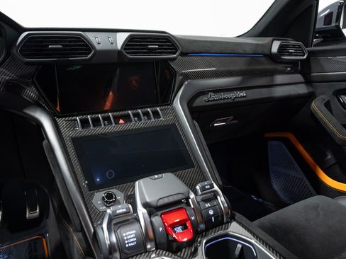 Used 2024 Lamborghini Urus Performante AWD/4WD image 54