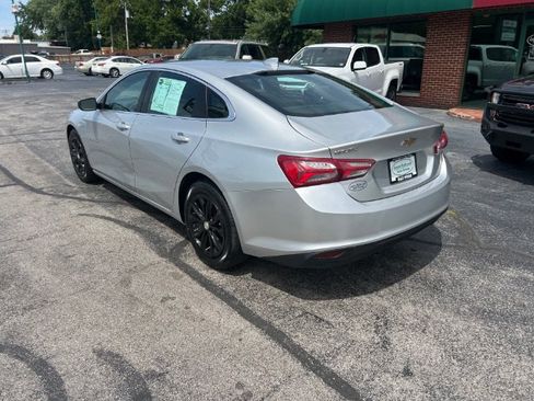 Used 2021 Chevrolet Malibu LT FWD image 3