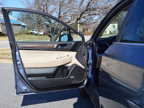 Used 2017 Subaru Outback 2.5i Limited image 14
