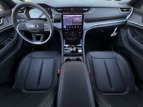 New 2025 Jeep Grand Cherokee Limited image 10