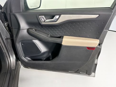 Used 2020 Ford Escape SE Sport image 33