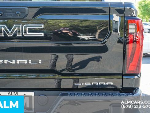 Used 2025 GMC Sierra 3500 Denali w/ Denali Reserve Package AWD/4WD image 12