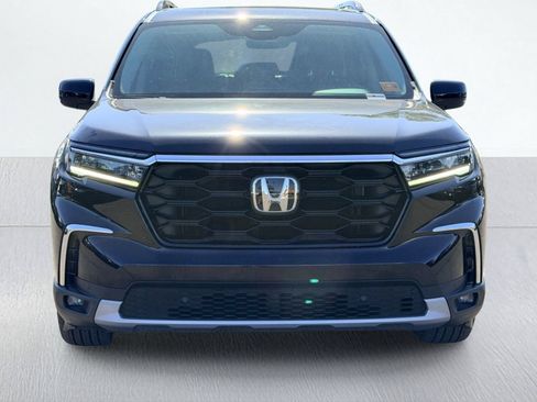 Certified 2025 Honda Pilot Touring image 11