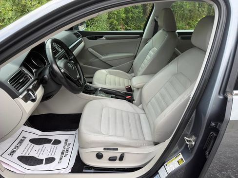 Used 2016 Volkswagen Passat 3.6 SEL Premium FWD image 17