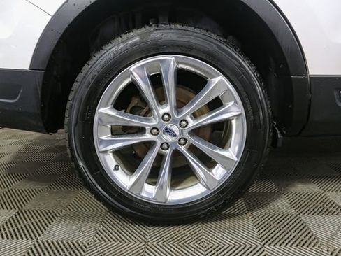 Used 2019 Ford Explorer XLT w/ Equipment Group 202A AWD/4WD image 16